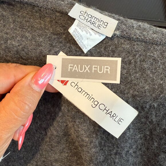 NWT Charming Charlie Hooded Poncho w/ Faux Fur Trim – One Size - Picture 6 of 8